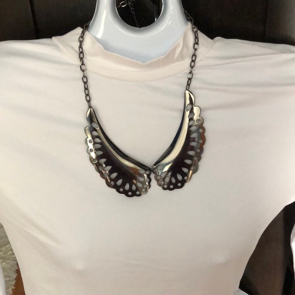 3/$25 Gun Metal Peter Pan Collar Statement Necklace - Picture 2 of 5